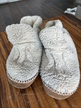 LL BEAN Kids 5-6 Slippers